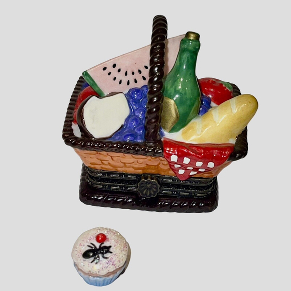 Cooking Club Of America Porcelain Picnic Basket Trinket Box with Cupcake & COA - Picture 7 of 15